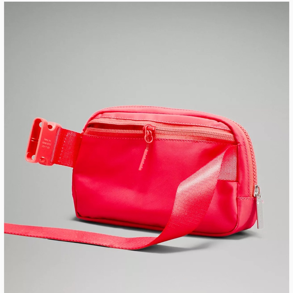 Last one! NWT Lululemon Everywhere Belt Bag! - Picture 7 of 9